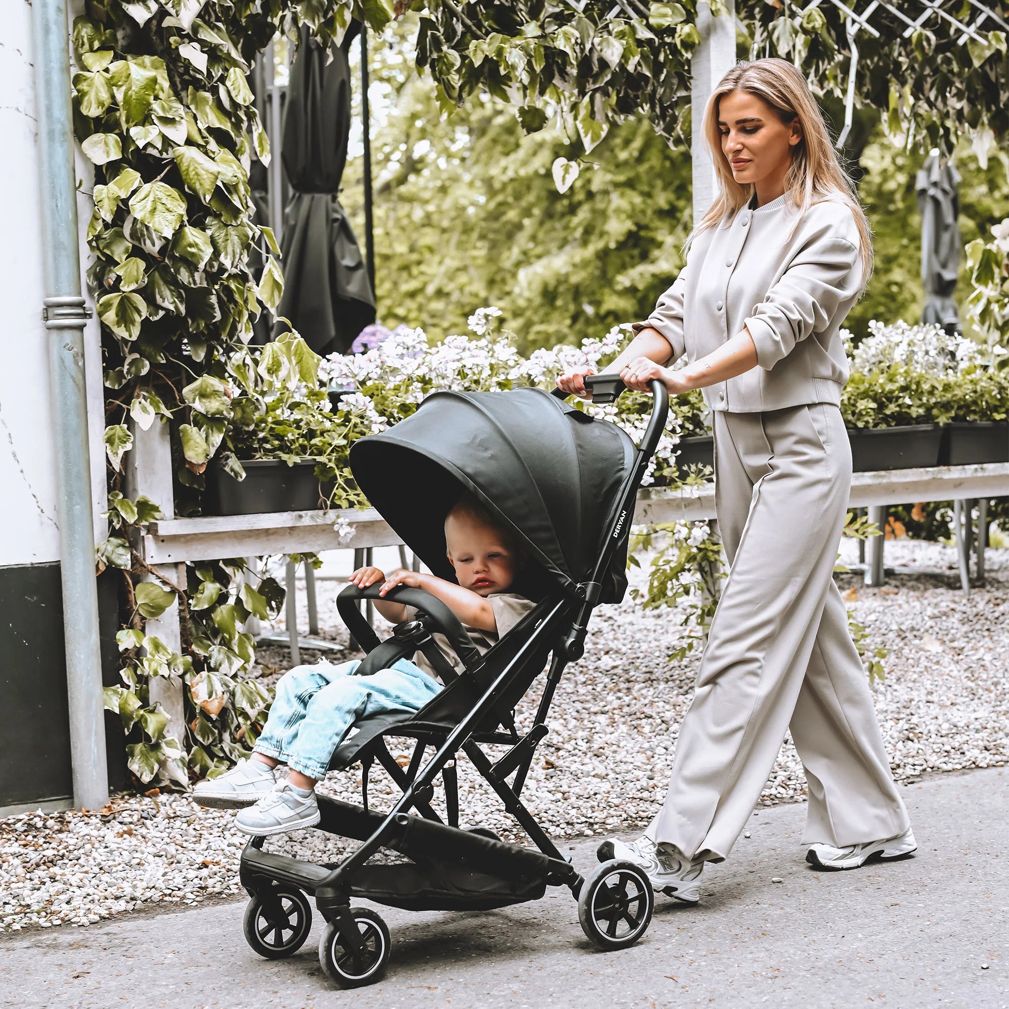 Passeggino leggero Luxe Easy - Nero