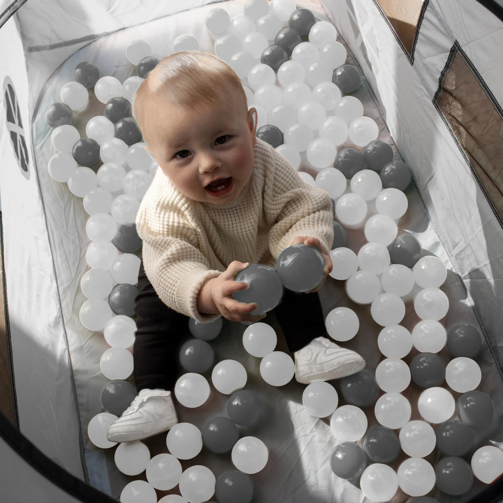 Scatola di palline per auto giocattolo